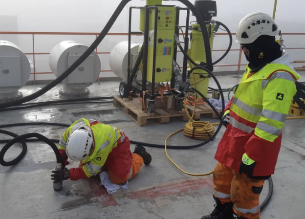 Wie is verantwoordelijk bij chroom-6 werkzaamheden?