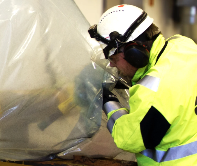 Wie is verantwoordlijk bij chroom-6 werkzaamheden?